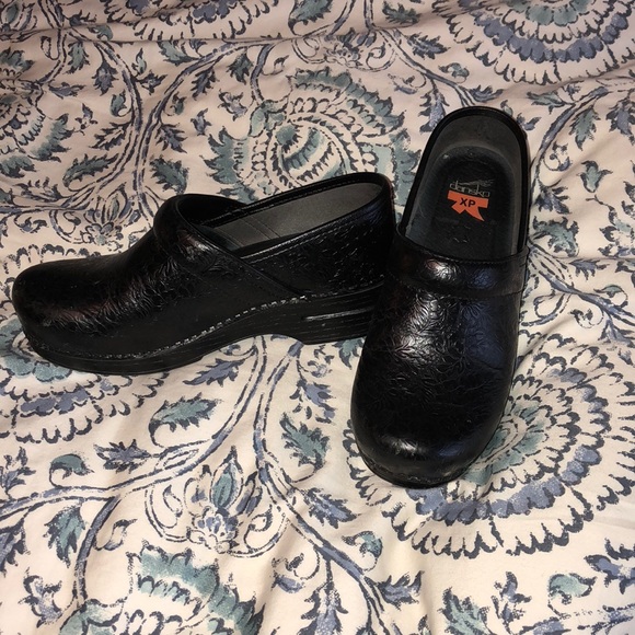 dansko pro xp black floral tooled